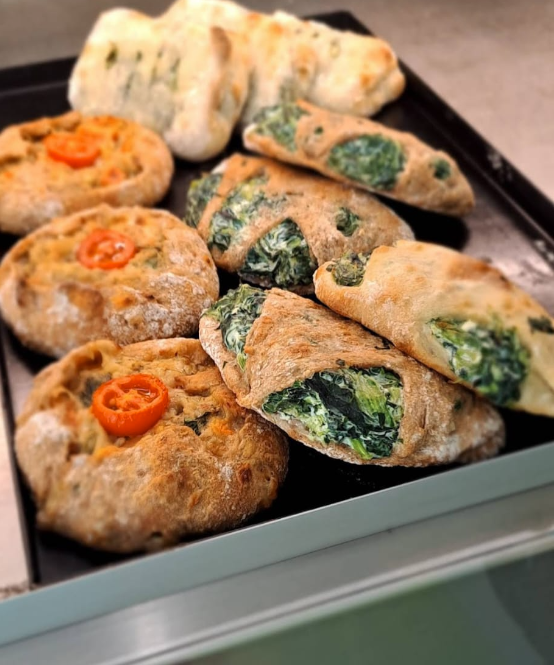 Rotoli farciti con spinaci e peperoncino